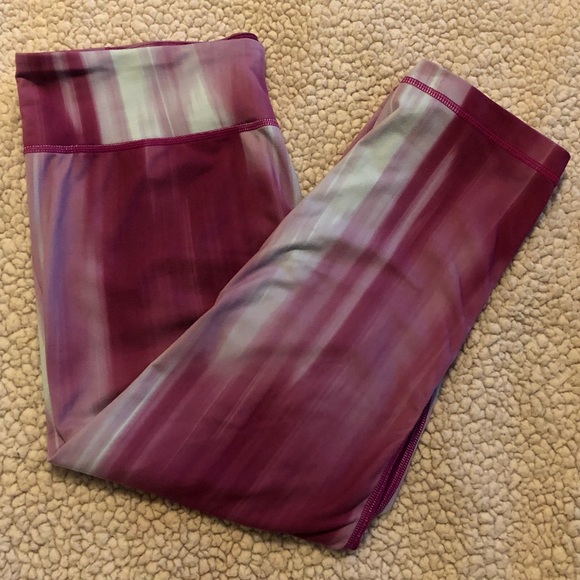 Under Armour All-Season Gear Fitted Capri Leggings - Picture 4 of 7